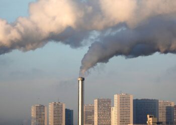 Bank shareholder proposals to curb new fossil fuel lending get slim support