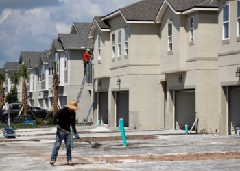 U.S. mortgage interest rates top 6% for first time since 2008